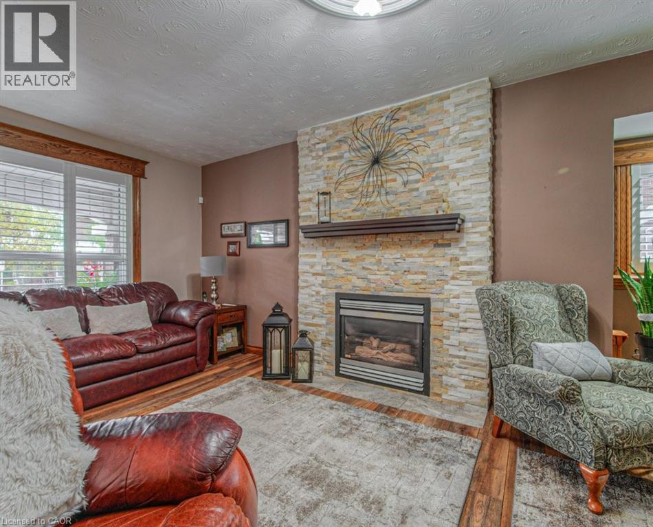 81 Beechwood Avenue, Hamilton, ON - Indoor Photo Showing Living Room With Fireplace