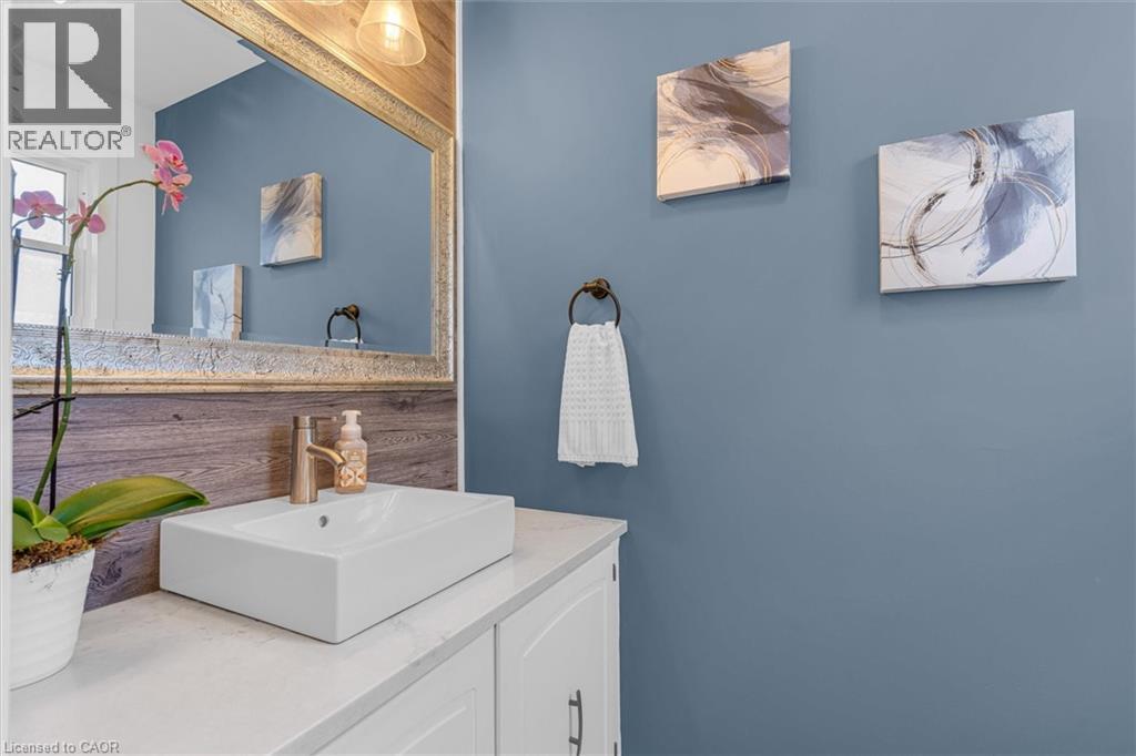 1500 Riley Avenue, Burlington, ON - Indoor Photo Showing Bathroom