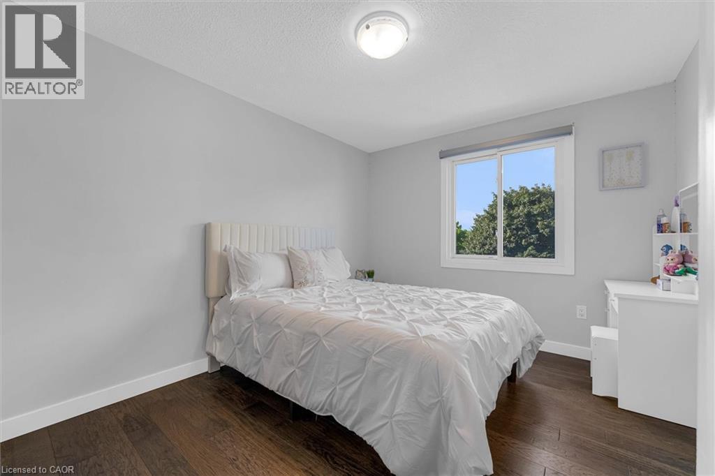 1500 Riley Avenue, Burlington, ON - Indoor Photo Showing Bedroom