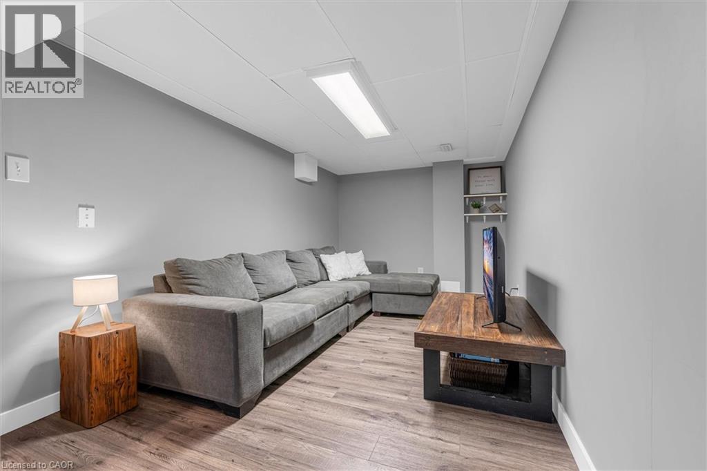 1500 Riley Avenue, Burlington, ON - Indoor