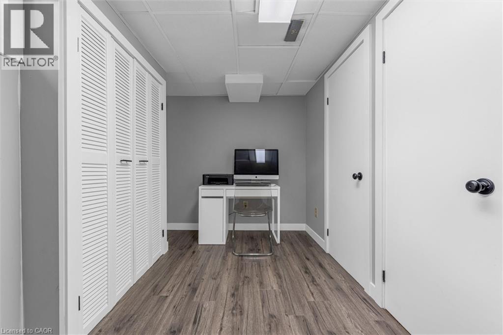 1500 Riley Avenue, Burlington, ON - Indoor