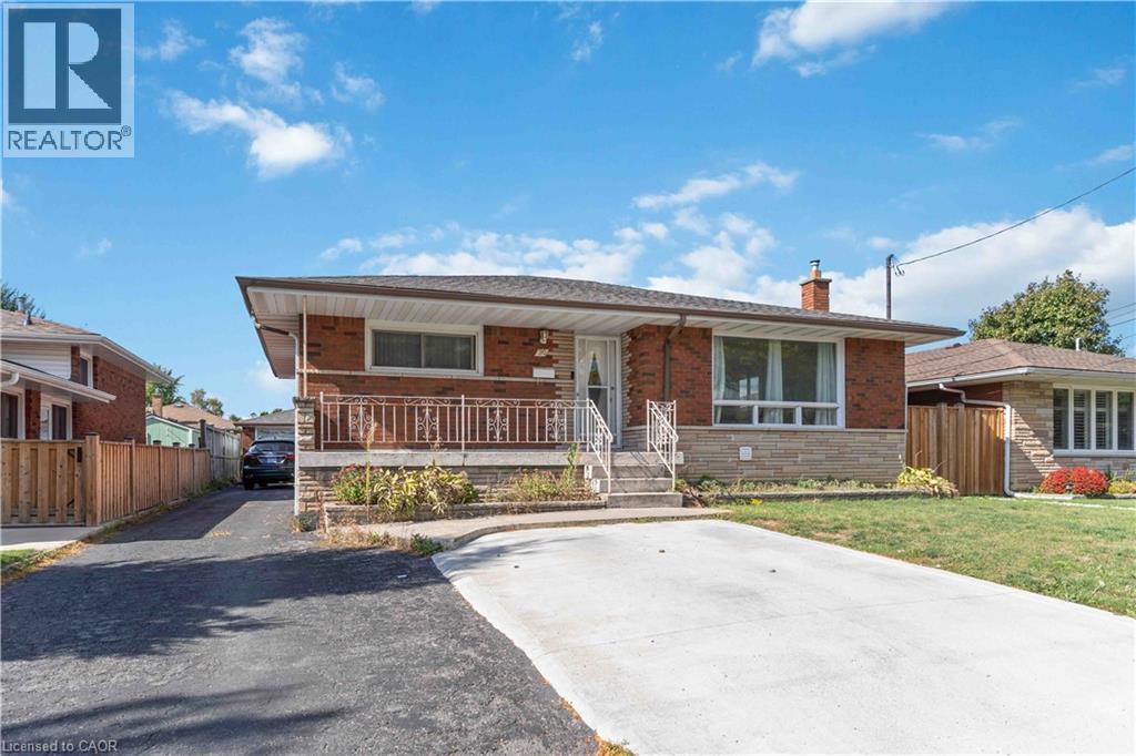 90 Rainbow Drive, Hamilton, ON - Outdoor With Deck Patio Veranda