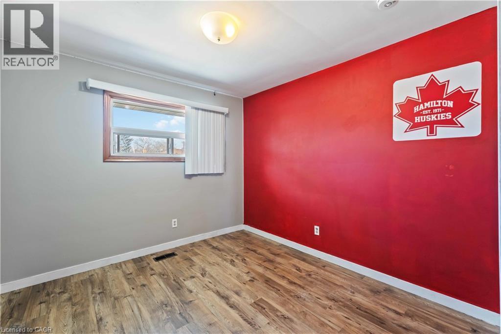 90 Rainbow Drive, Hamilton, ON - Indoor Photo Showing Other Room