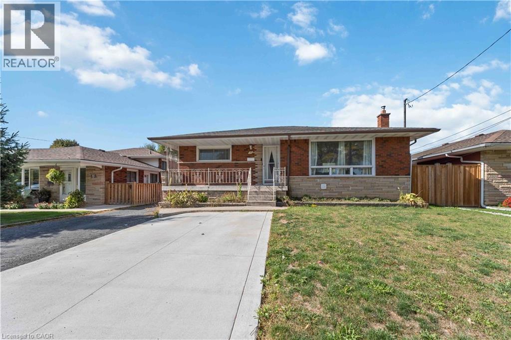 90 Rainbow Drive, Hamilton, ON - Outdoor With Deck Patio Veranda