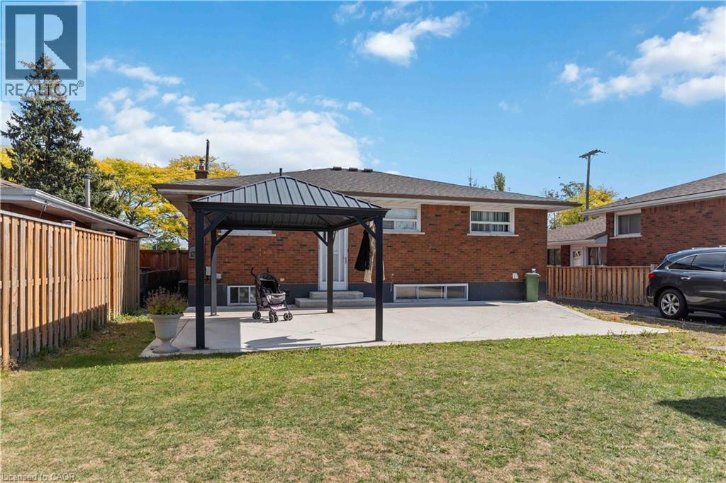 90 Rainbow Drive, Hamilton, ON - Outdoor