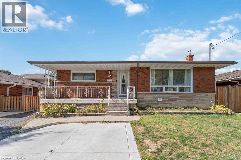 90 Rainbow Drive, Hamilton, ON - Outdoor With Deck Patio Veranda