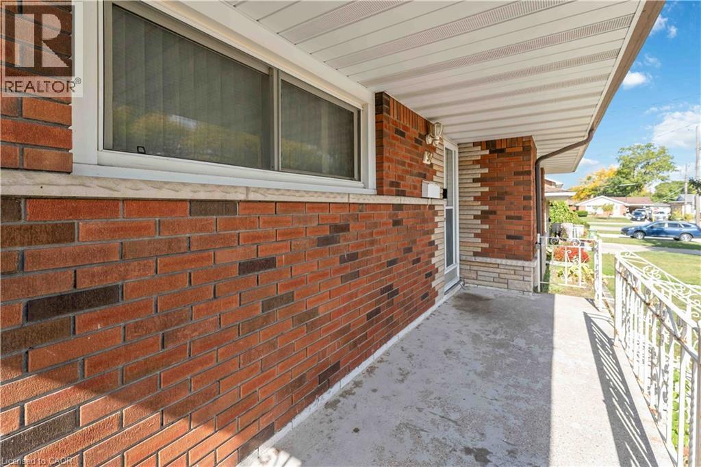 90 Rainbow Drive, Hamilton, ON - Outdoor With Exterior