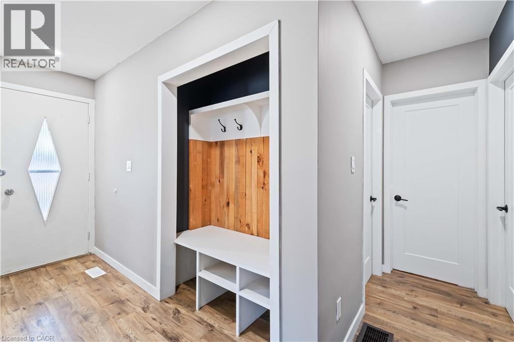 90 Rainbow Drive, Hamilton, ON - Indoor Photo Showing Other Room