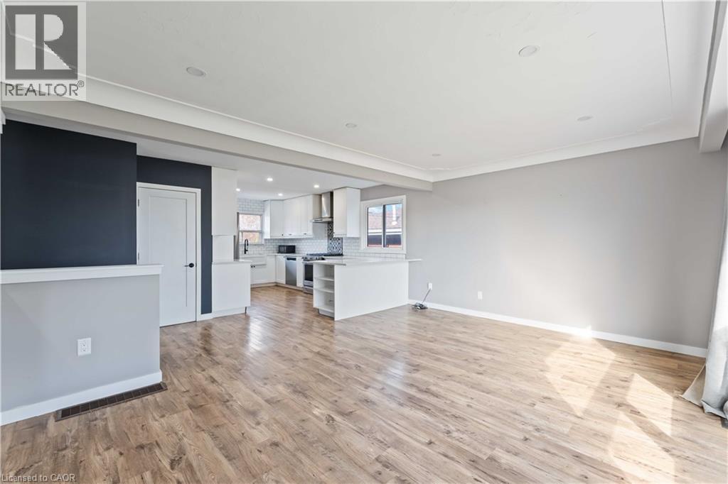 90 Rainbow Drive, Hamilton, ON - Indoor