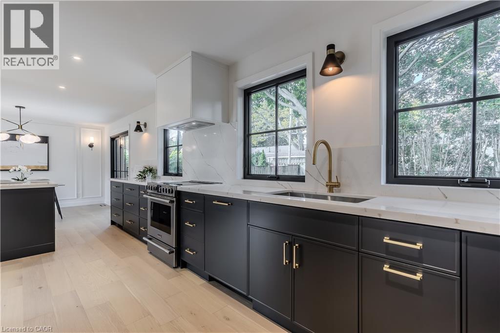 3029 Eva Drive, Burlington, ON - Indoor Photo Showing Kitchen With Upgraded Kitchen
