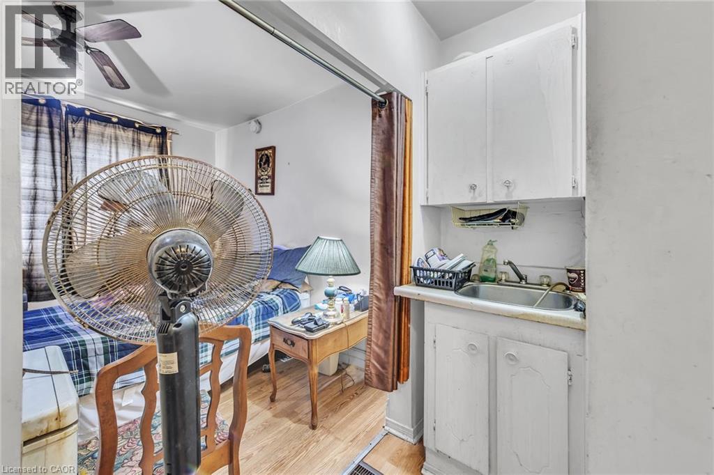 1367 Cannon Street E, Hamilton, ON - Indoor Photo Showing Other Room