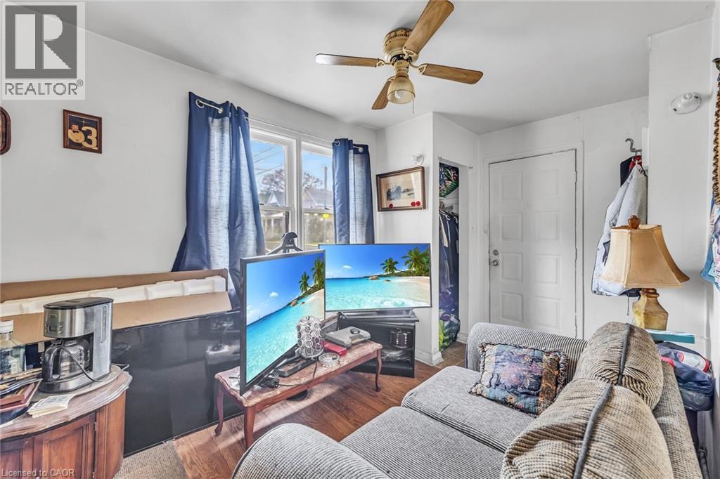 1367 Cannon Street E, Hamilton, ON - Indoor