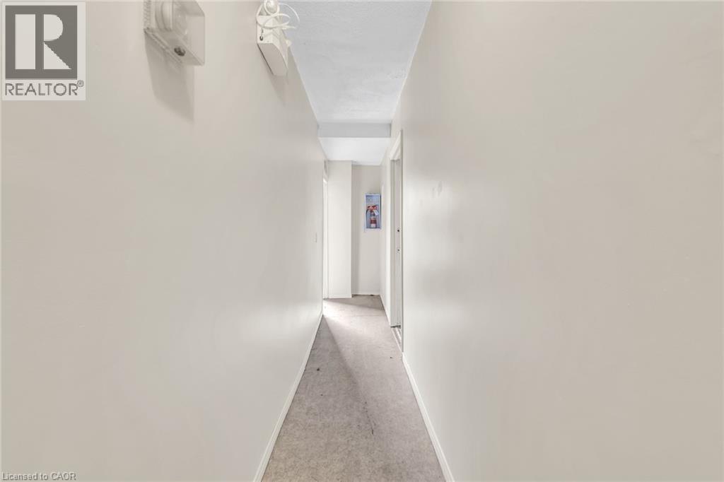 1367 Cannon Street E, Hamilton, ON - Indoor Photo Showing Other Room