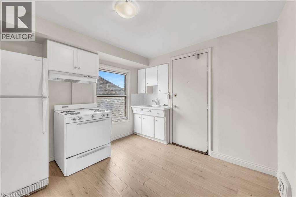 1367 Cannon Street E, Hamilton, ON - Indoor Photo Showing Kitchen