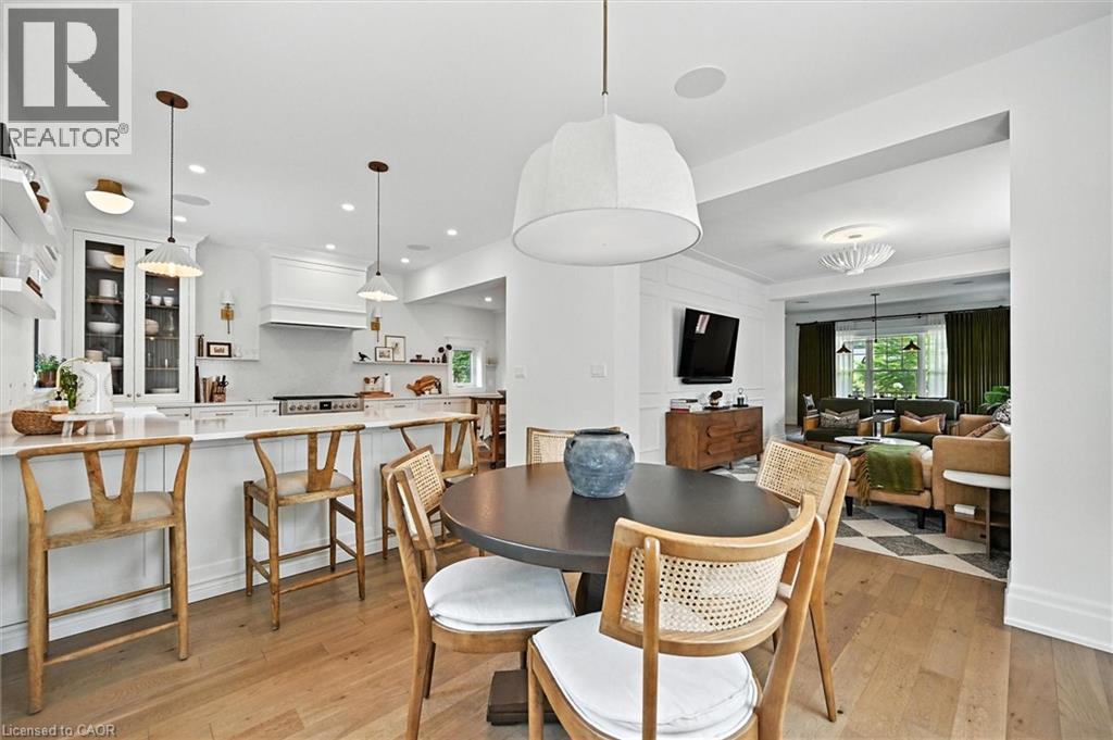112 Chedoke Avenue, Hamilton, ON - Indoor Photo Showing Dining Room