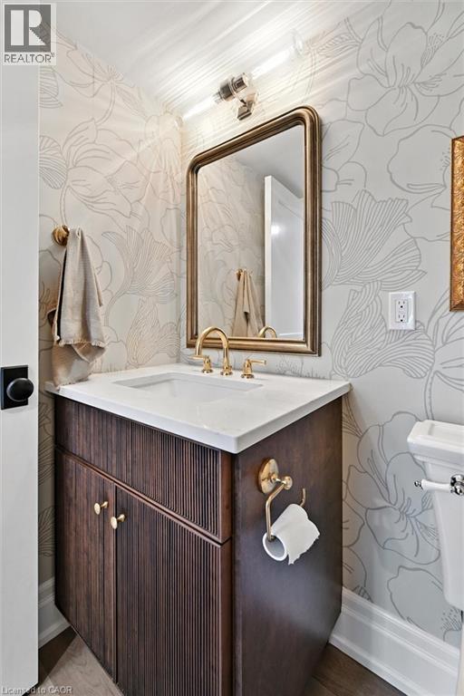 112 Chedoke Avenue, Hamilton, ON - Indoor Photo Showing Bathroom