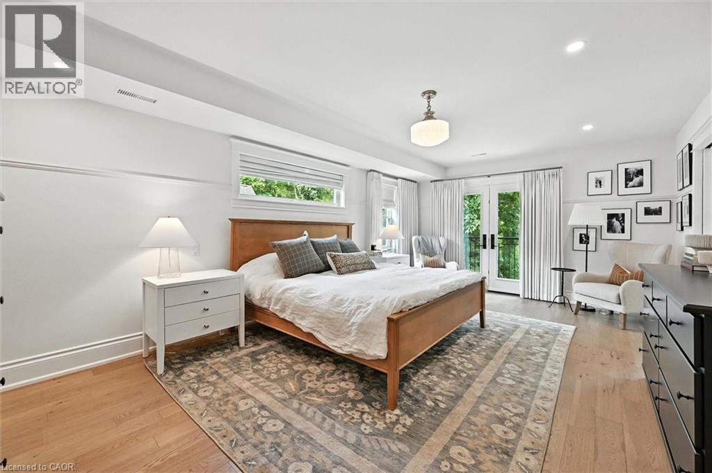 112 Chedoke Avenue, Hamilton, ON - Indoor Photo Showing Bedroom