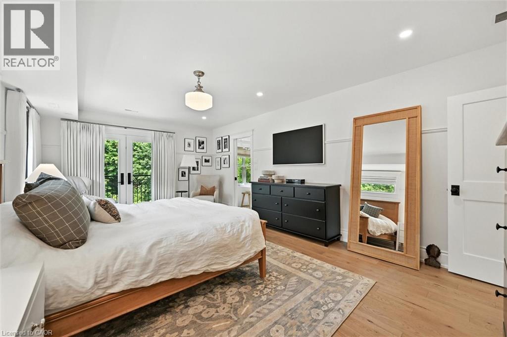 112 Chedoke Avenue, Hamilton, ON - Indoor Photo Showing Bedroom