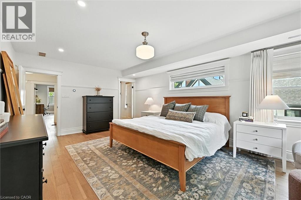 112 Chedoke Avenue, Hamilton, ON - Indoor Photo Showing Bedroom