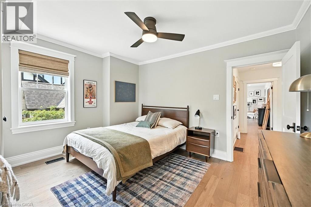 112 Chedoke Avenue, Hamilton, ON - Indoor Photo Showing Bedroom