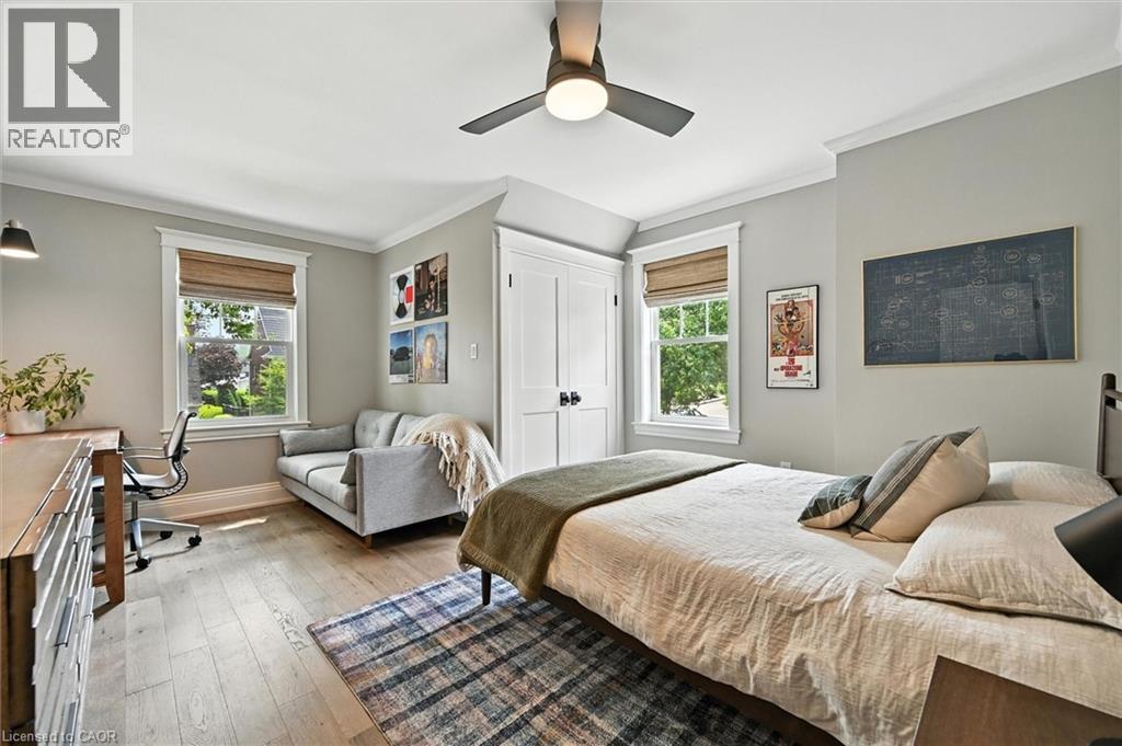 112 Chedoke Avenue, Hamilton, ON - Indoor Photo Showing Bedroom