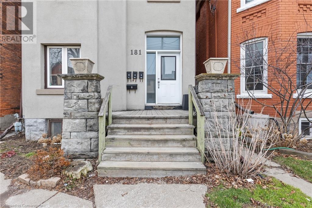 Property entrance with stucco siding and a porch - 181 West Avenue N, Hamilton, ON - Outdoor