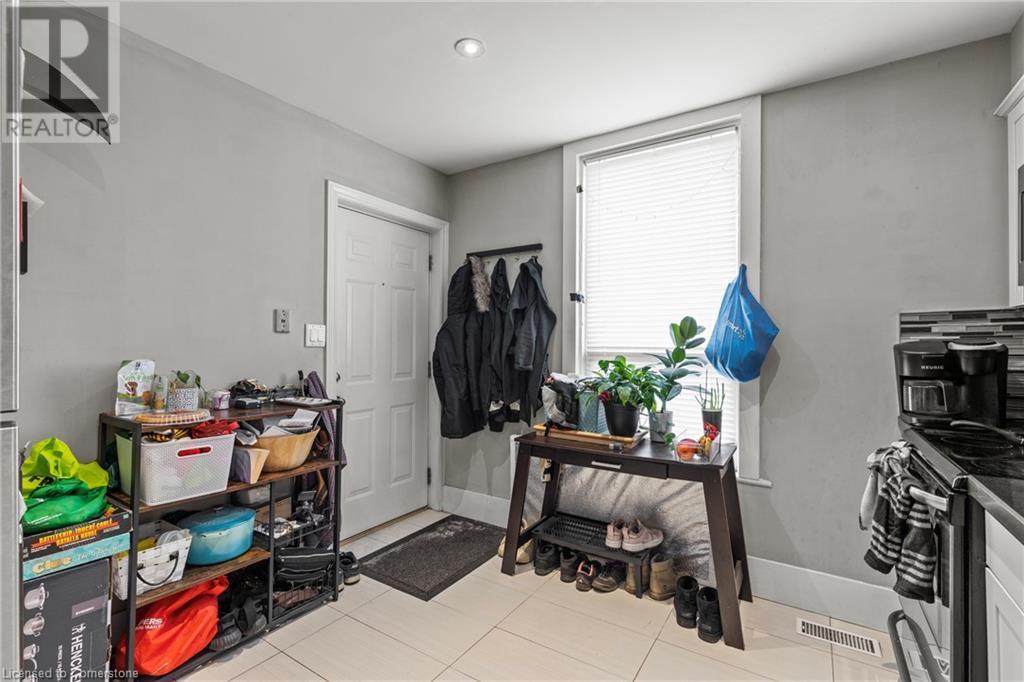 Entrance foyer with light tile patterned flooring, baseboards, and visible vents - 181 West Avenue N, Hamilton, ON - Indoor
