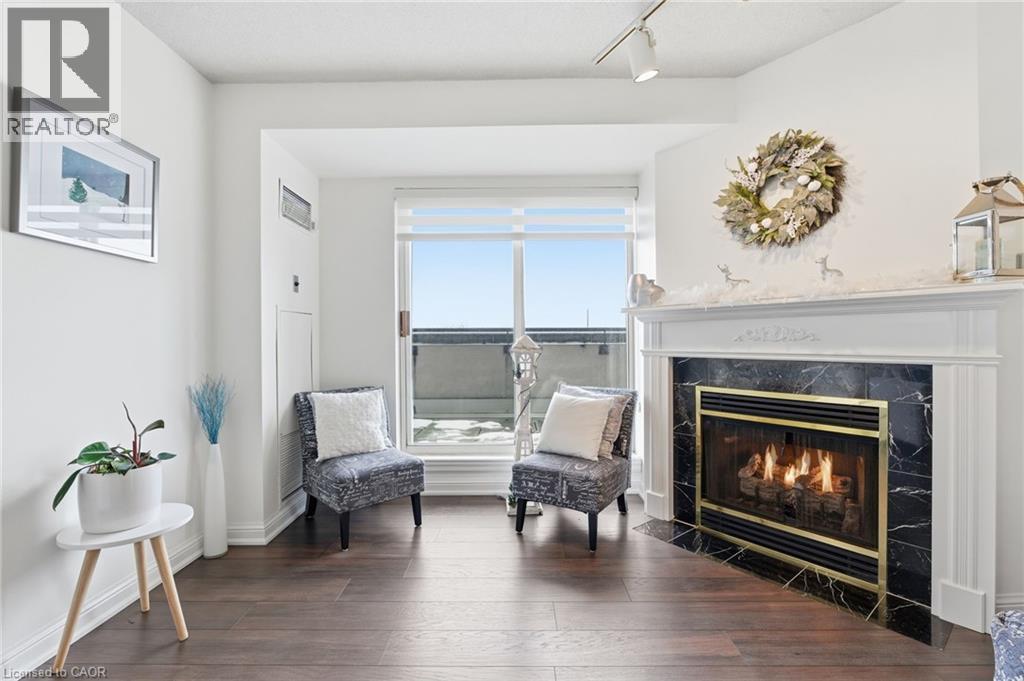 430 Pearl Street Unit# 403, Burlington, ON - Indoor Photo Showing Living Room With Fireplace