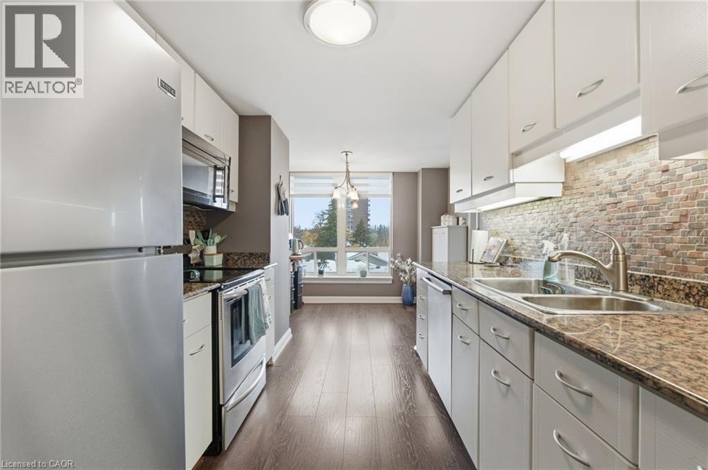 430 Pearl Street Unit# 403, Burlington, ON - Indoor Photo Showing Kitchen With Double Sink With Upgraded Kitchen