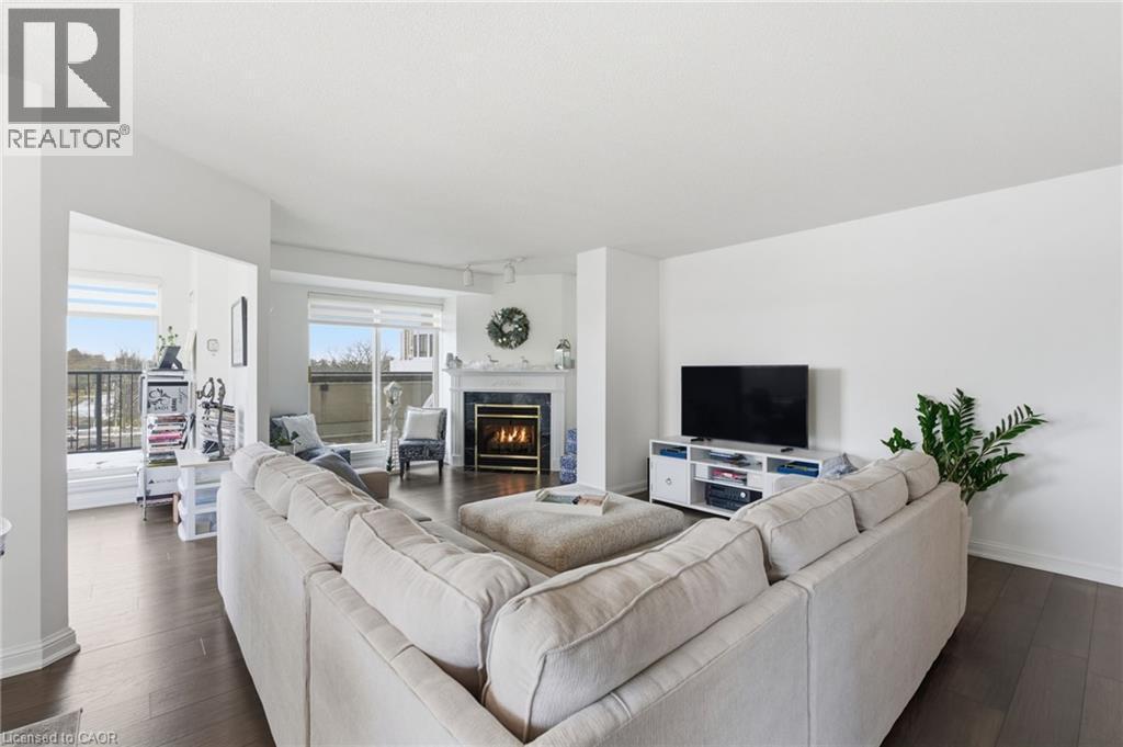 430 Pearl Street Unit# 403, Burlington, ON - Indoor Photo Showing Living Room With Fireplace