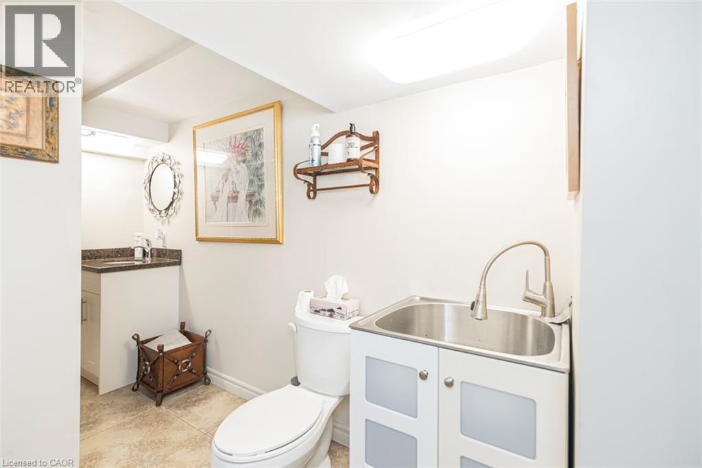 199 Kimberly Drive, Hamilton, ON - Indoor Photo Showing Bathroom