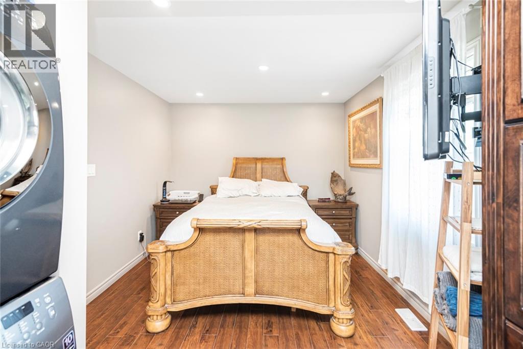 Primary main floor bedroom - 199 Kimberly Drive, Hamilton, ON - Indoor
