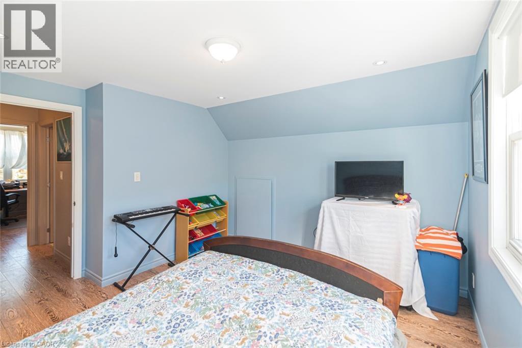 Second floor bedroom - 199 Kimberly Drive, Hamilton, ON - Indoor Photo Showing Bedroom