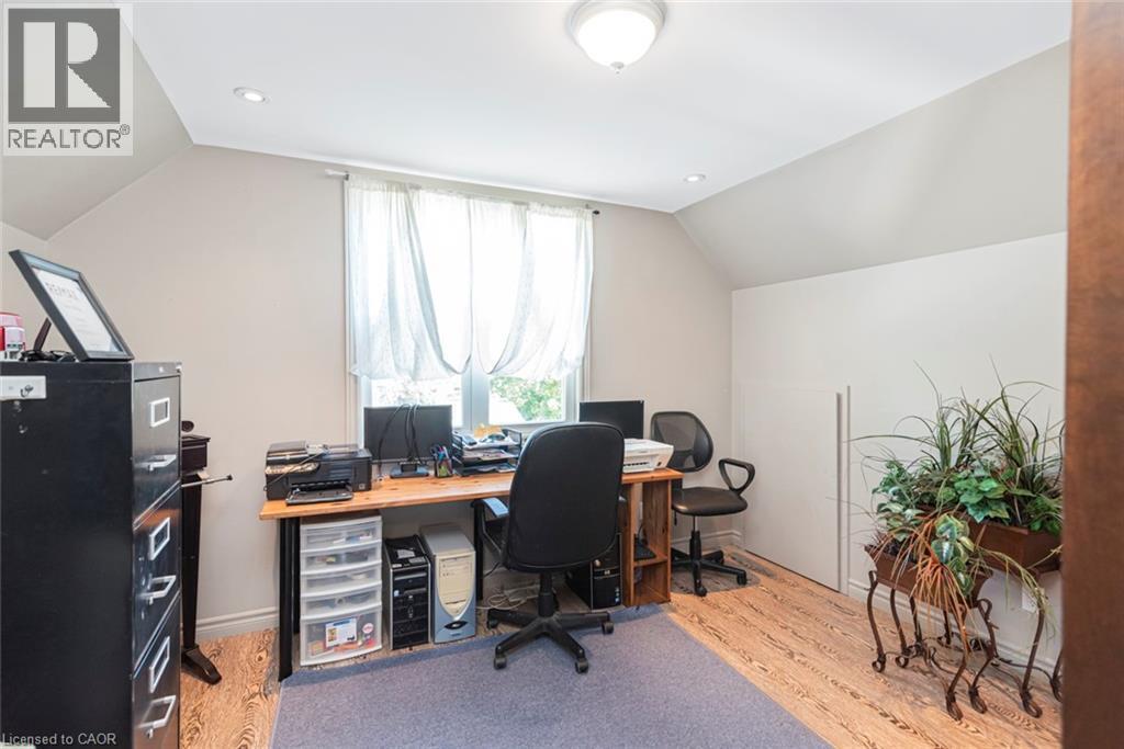 Second storey bedroom being used as an office - 199 Kimberly Drive, Hamilton, ON - Indoor Photo Showing Office