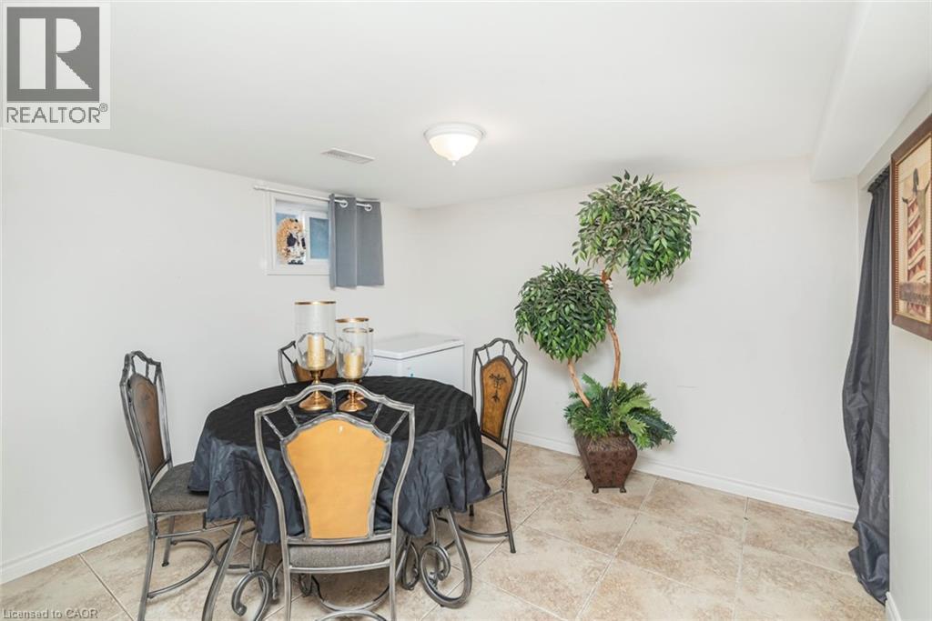 Lower level dinning area - 199 Kimberly Drive, Hamilton, ON - Indoor Photo Showing Dining Room