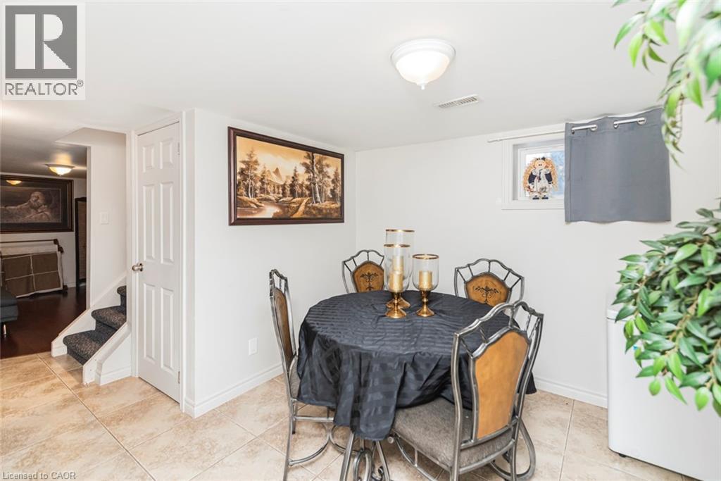 Lower level dining area - 199 Kimberly Drive, Hamilton, ON - Indoor Photo Showing Dining Room