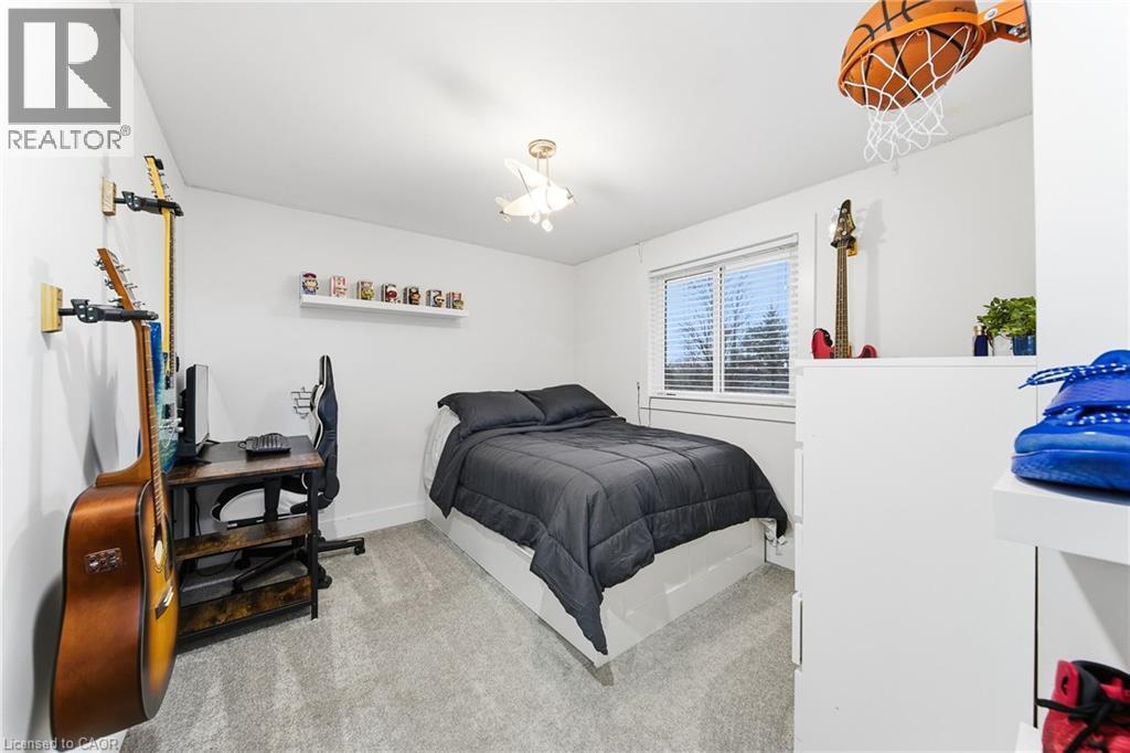 23 Stonegate Drive, Kitchener, ON - Indoor Photo Showing Bedroom