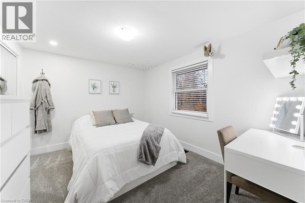 23 Stonegate Drive, Kitchener, ON - Indoor Photo Showing Bedroom