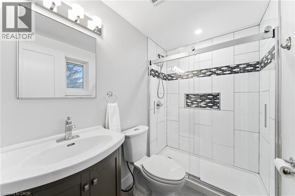 23 Stonegate Drive, Kitchener, ON - Indoor Photo Showing Bathroom
