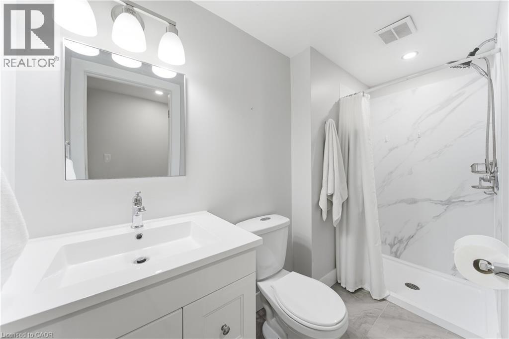 23 Stonegate Drive, Kitchener, ON - Indoor Photo Showing Bathroom