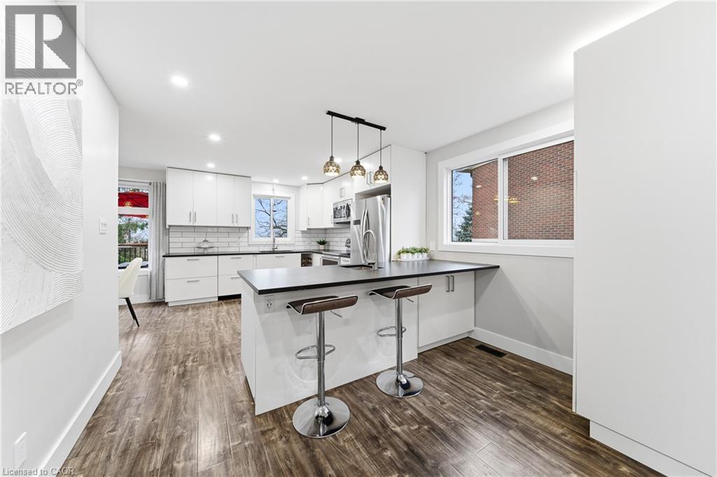 23 Stonegate Drive, Kitchener, ON - Indoor Photo Showing Kitchen