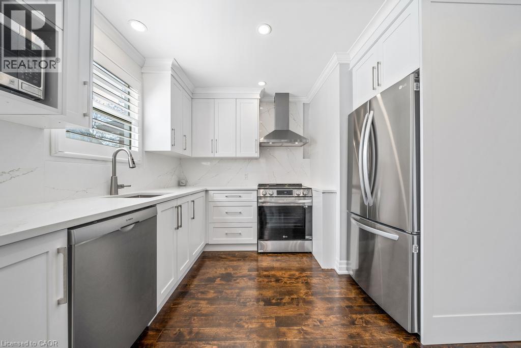 198 Homewood Avenue, Hamilton, ON - Indoor Photo Showing Kitchen With Upgraded Kitchen