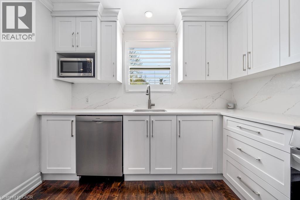 198 Homewood Avenue, Hamilton, ON - Indoor Photo Showing Kitchen