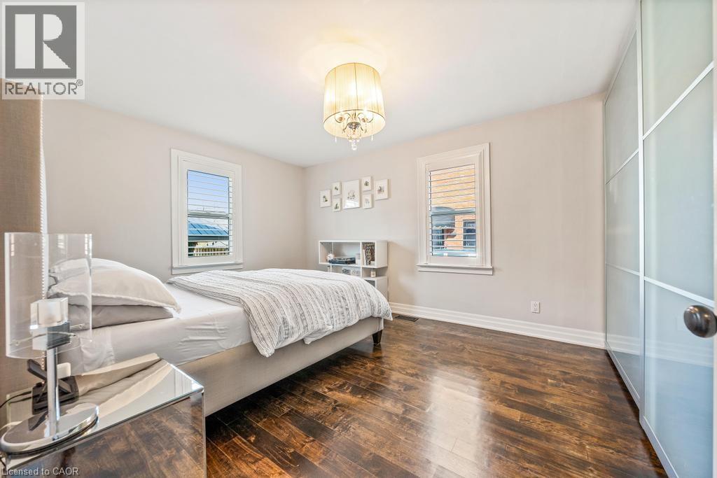 198 Homewood Avenue, Hamilton, ON - Indoor Photo Showing Bedroom