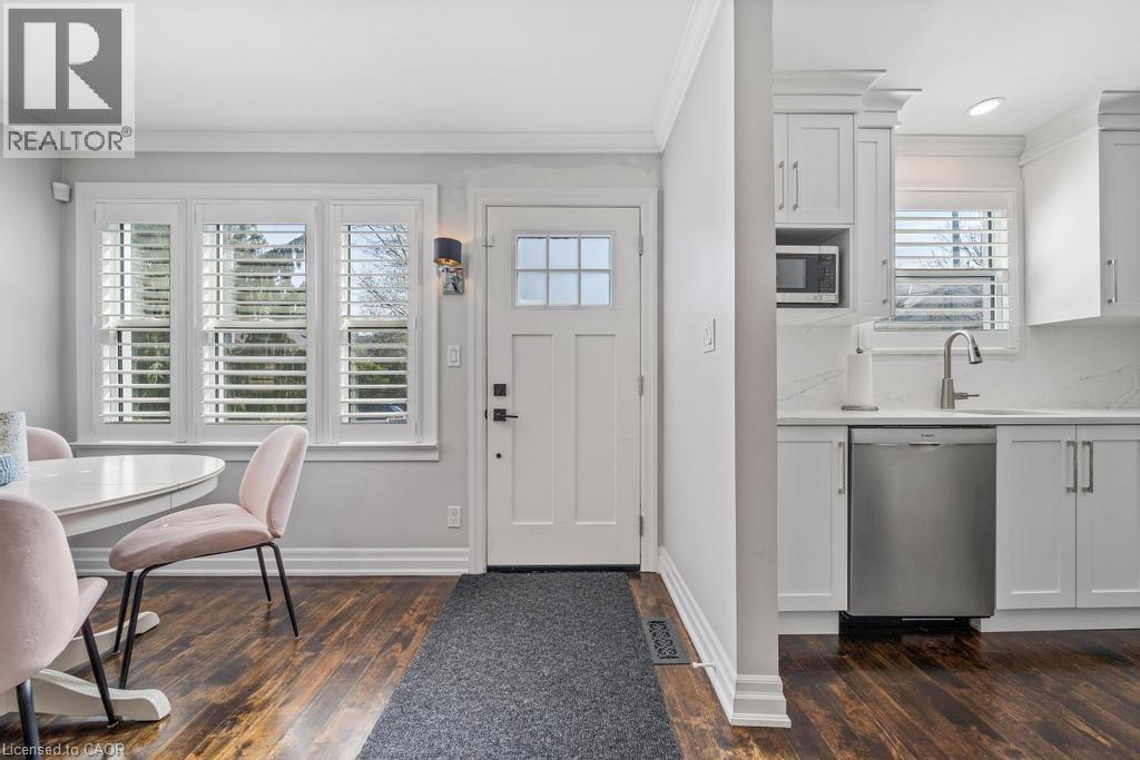 198 Homewood Avenue, Hamilton, ON - Indoor Photo Showing Dining Room