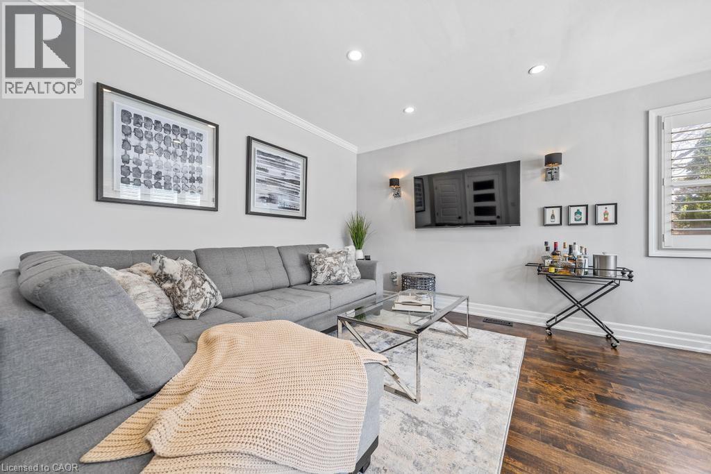 198 Homewood Avenue, Hamilton, ON - Indoor Photo Showing Living Room