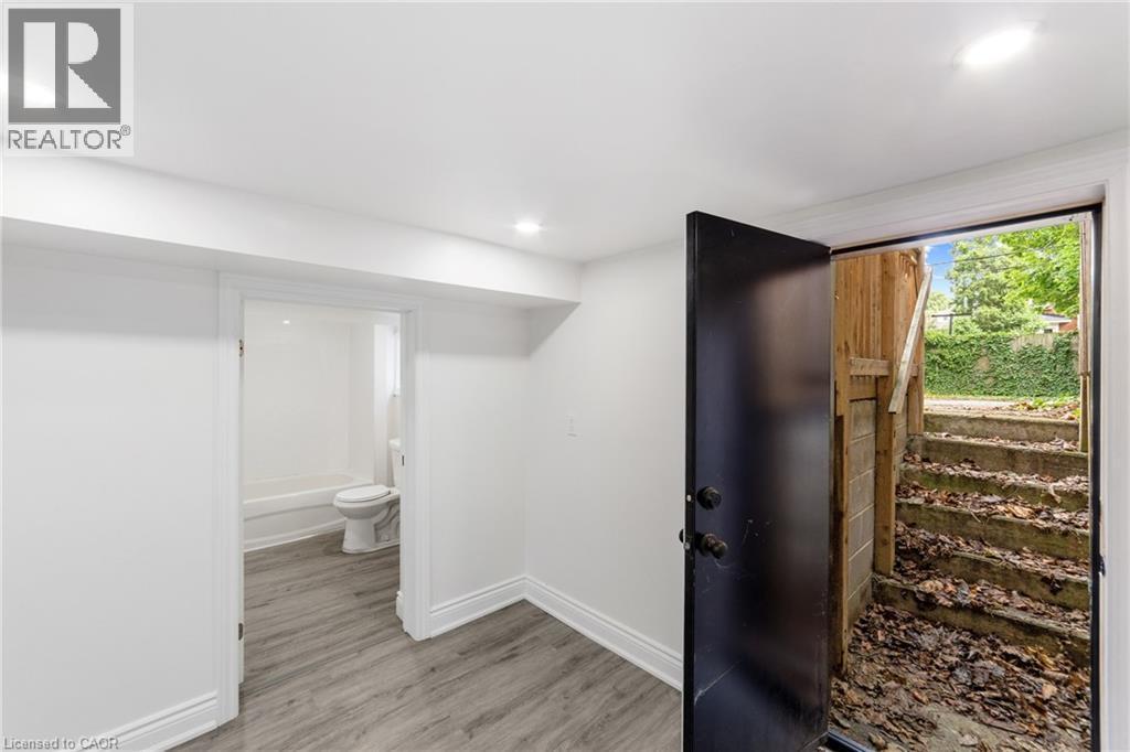 27 Melrose Avenue S, Hamilton, ON - Indoor Photo Showing Other Room