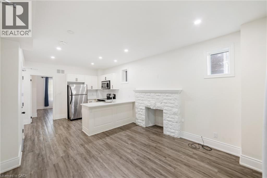 27 Melrose Avenue S, Hamilton, ON - Indoor Photo Showing Kitchen