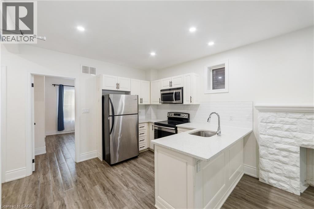 27 Melrose Avenue S, Hamilton, ON - Indoor Photo Showing Kitchen