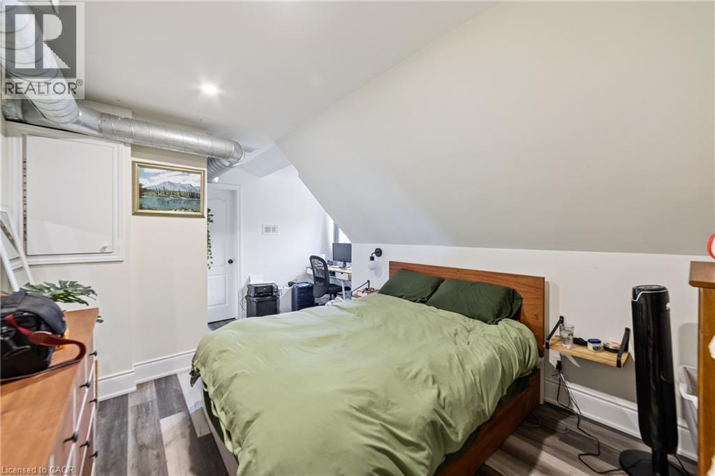 220 Caroline Street S, Hamilton, ON - Indoor Photo Showing Bedroom
